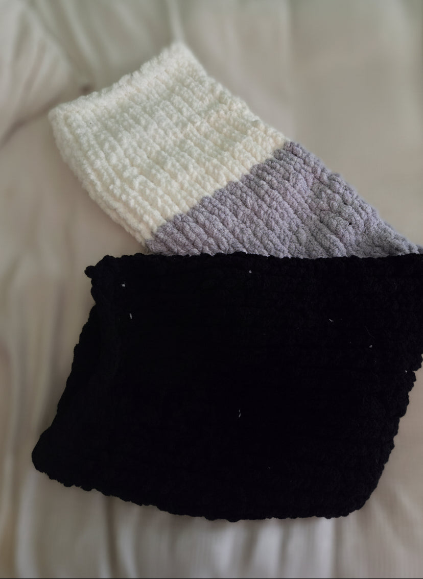 Chunky Knit Blanket - Standard Tricolor